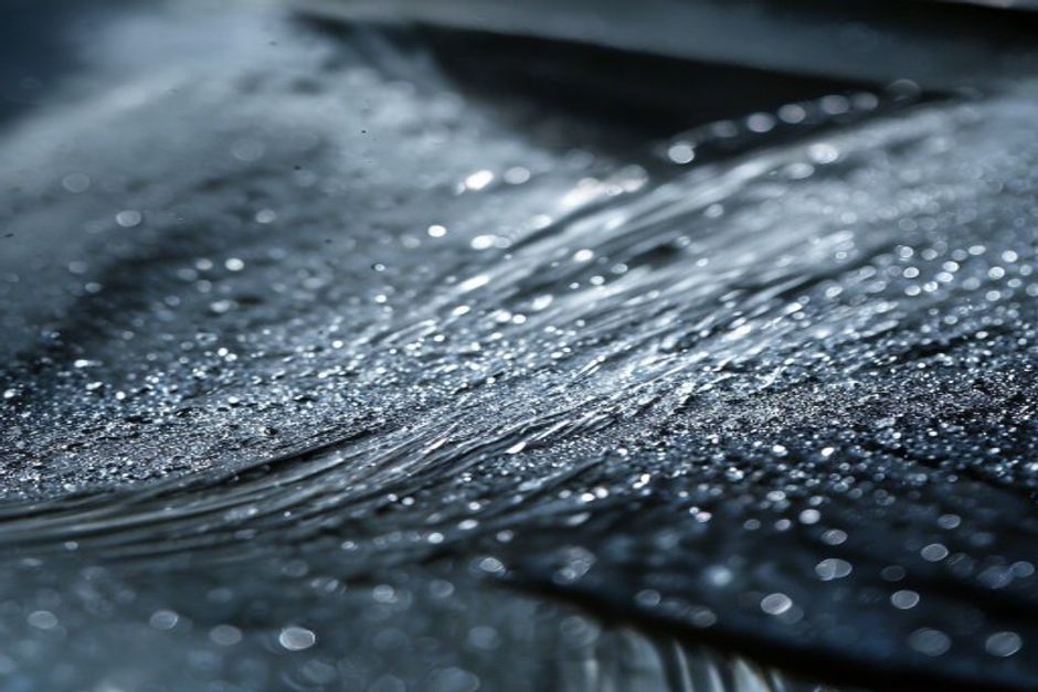 Leitfaden zum Wasserstrahlschneiden: Wie Hochdruck-Wasserschneiden funktioniert Water jet cutting head detail