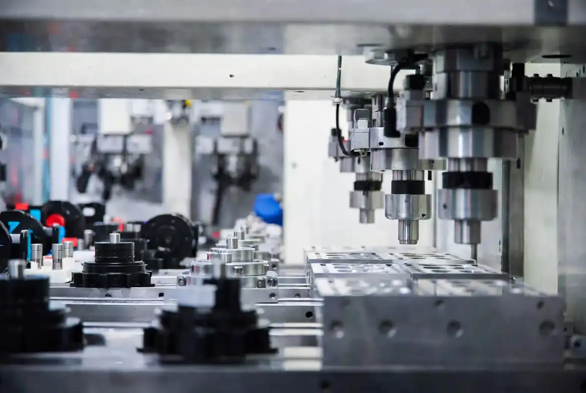 CNC Machining vs Injection Molding: Complete Manufacturing Comparison